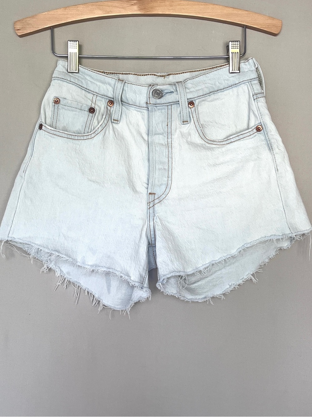 Levi’s 501 Original Light Wash Sun Bleached Cutoff Shorts Raw Hem Size 24